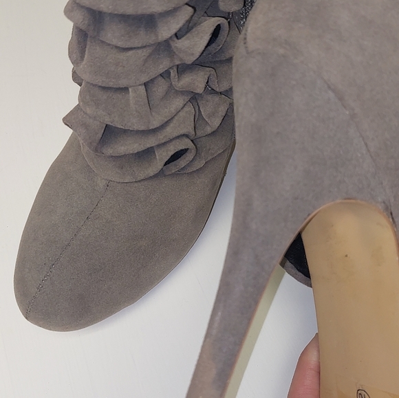 Fahrenheit brand ruffle bootie heels - Picture 3 of 4